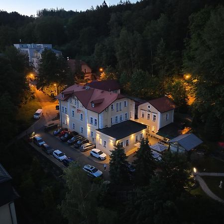 Boutique Hotel Swisshouse 玛丽亚温泉 外观 照片