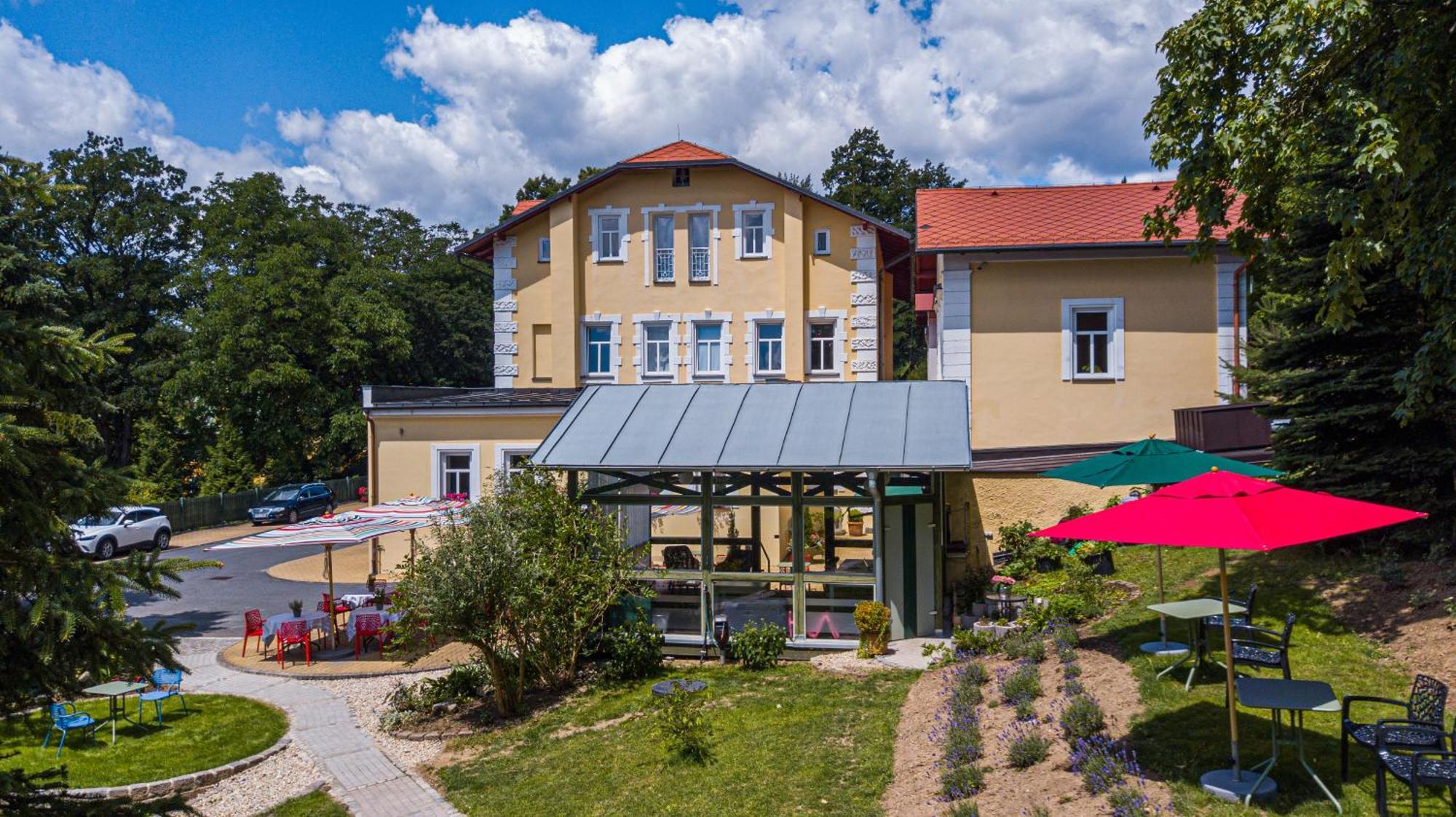 Boutique Hotel Swisshouse 玛丽亚温泉 外观 照片