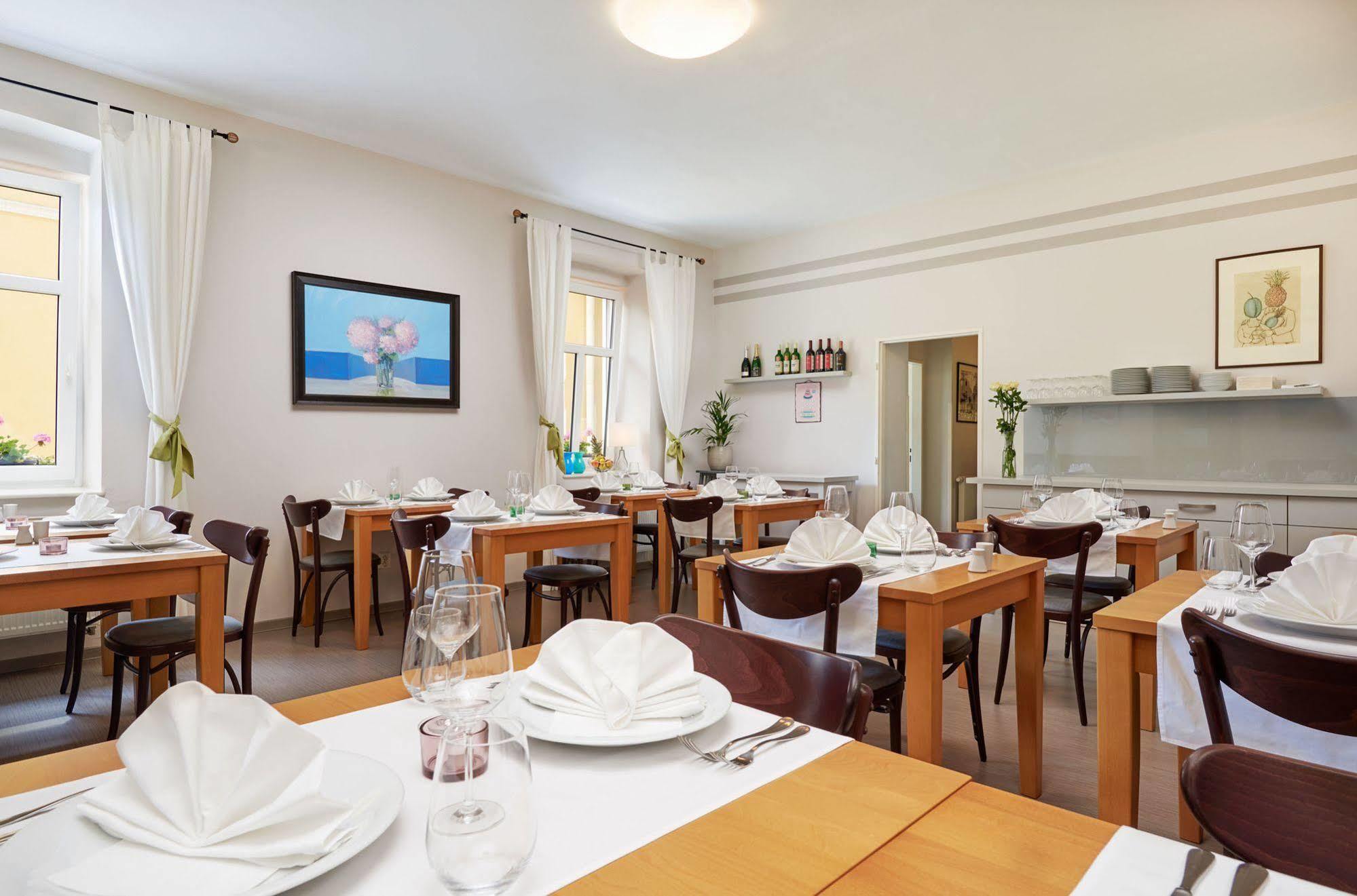 Boutique Hotel Swisshouse 玛丽亚温泉 外观 照片