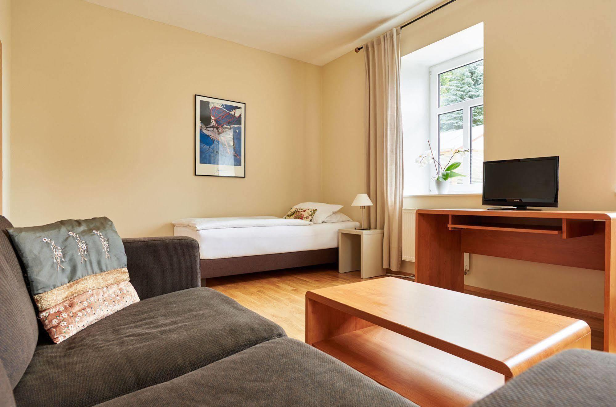 Boutique Hotel Swisshouse 玛丽亚温泉 外观 照片