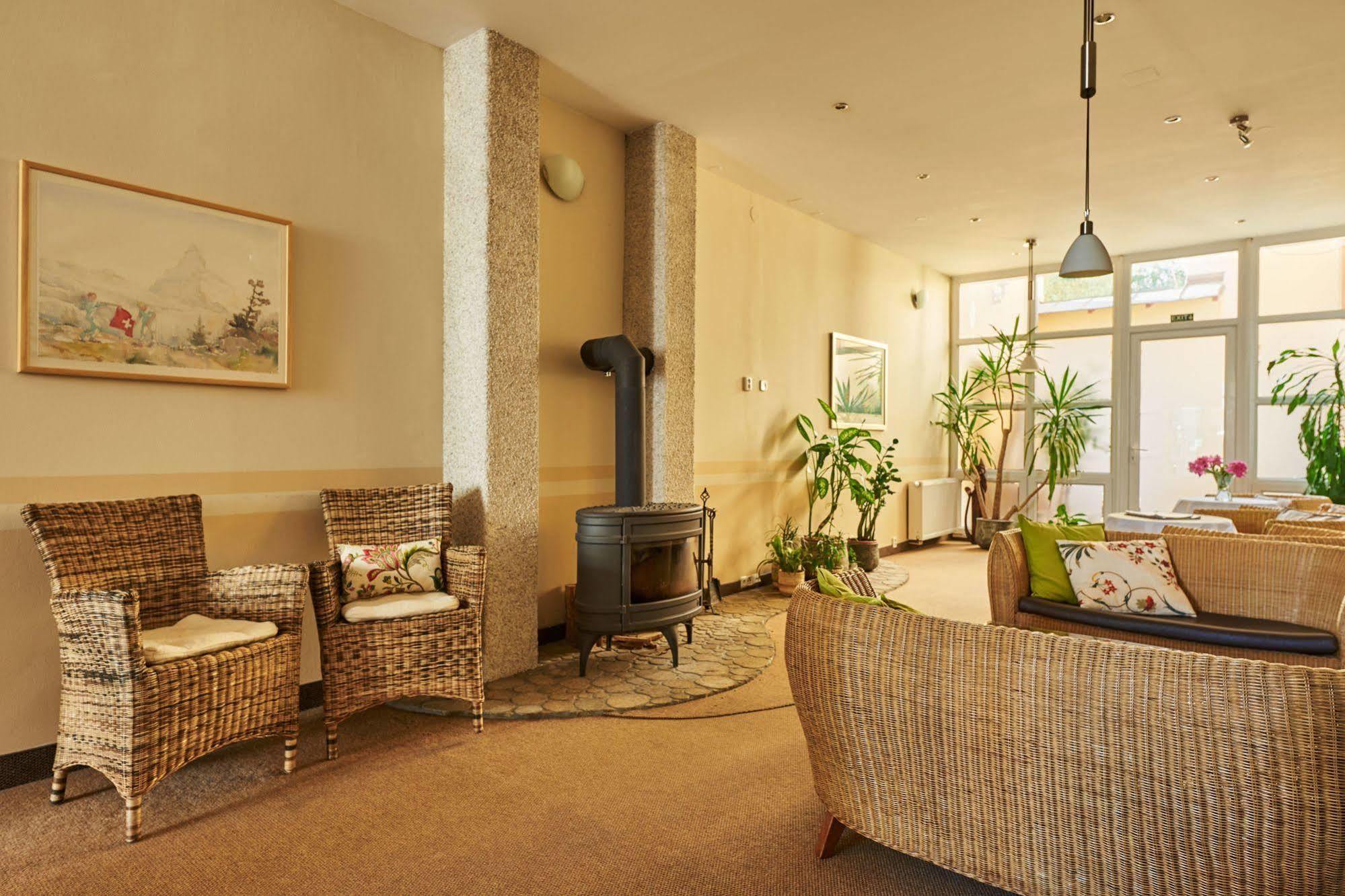 Boutique Hotel Swisshouse 玛丽亚温泉 外观 照片