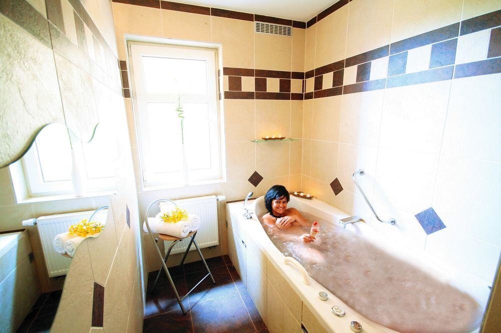 Boutique Hotel Swisshouse 玛丽亚温泉 外观 照片